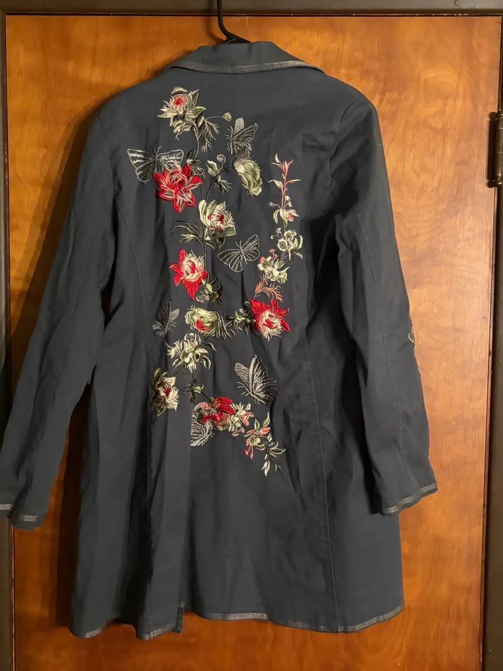 Paparazzi by Biz. Stunning Embroidered Artwear Coat Size L Floral Butterfly - Picture 4 of 5